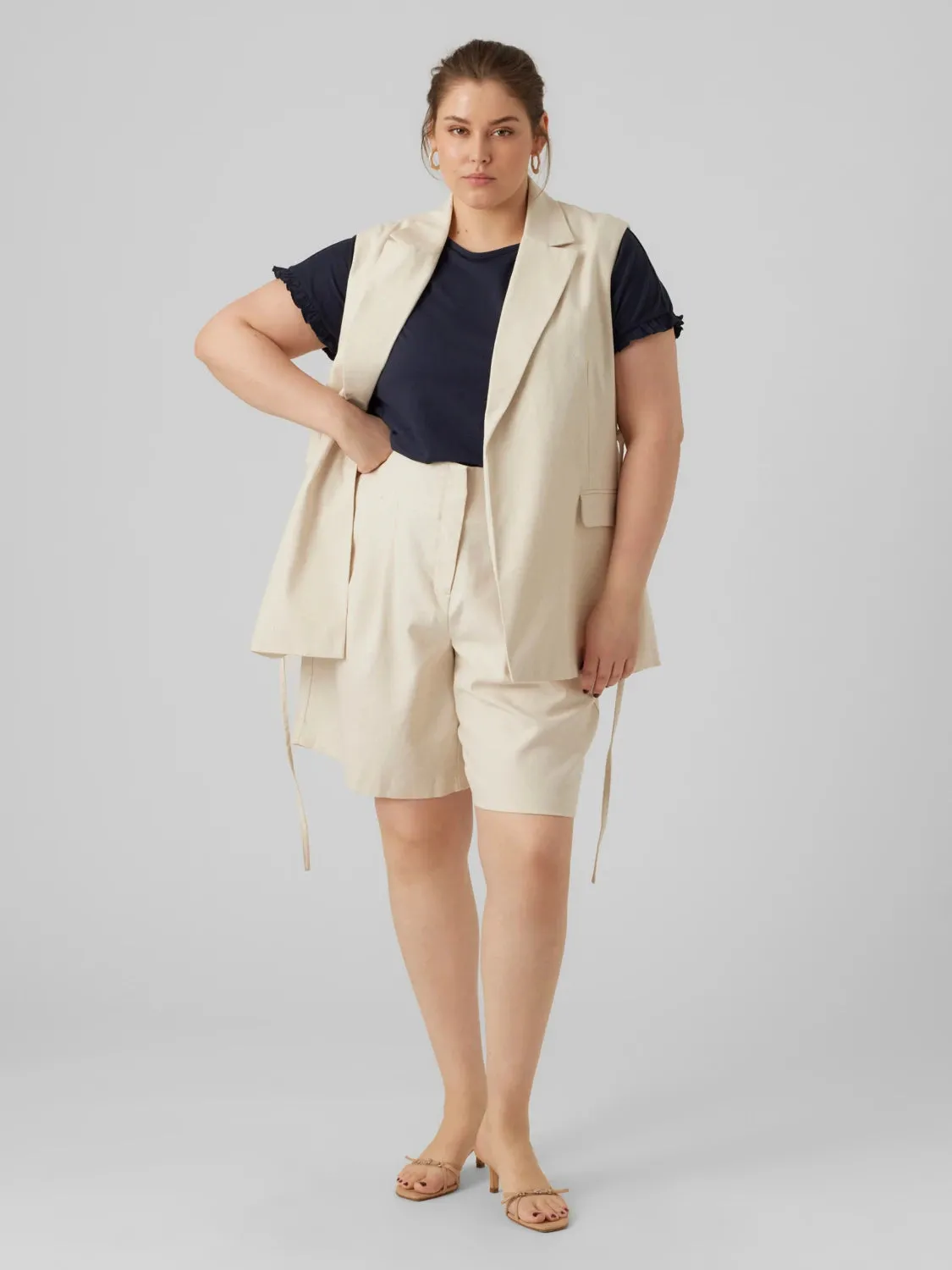 Vero Moda Curve Lillimae Waistcoat in Oatmeal