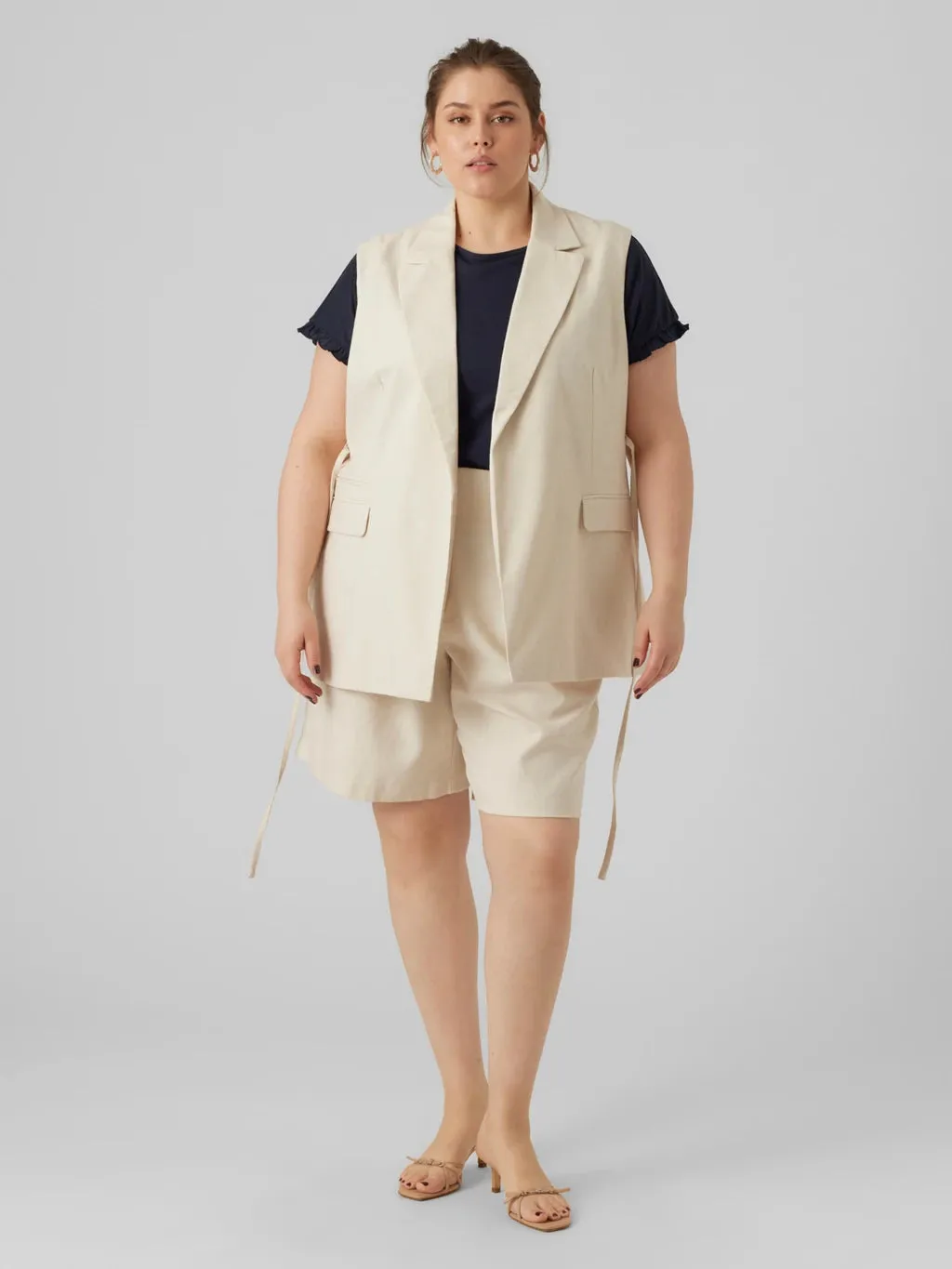 Vero Moda Curve Lillimae Waistcoat in Oatmeal